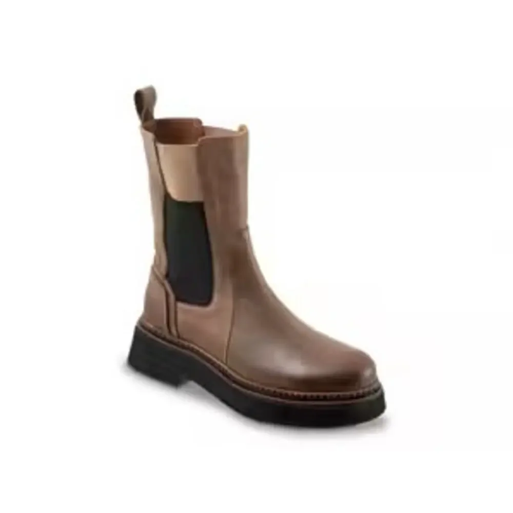 Bueno Giselle Boot in Taupe - Picture 2 of 5